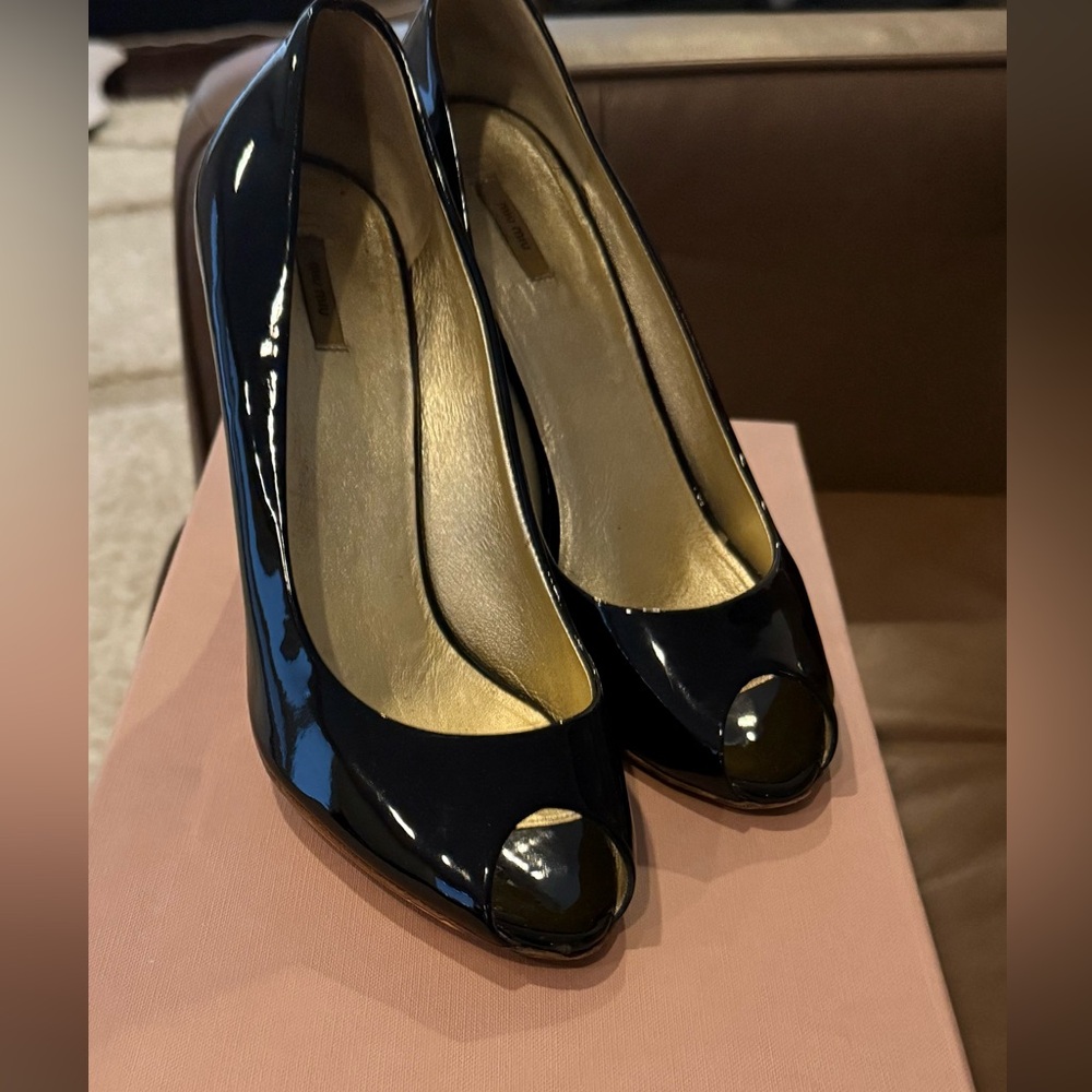 MIU MIU Calzature Donna Vernice Gold Nero Peep toe dressy Shoes